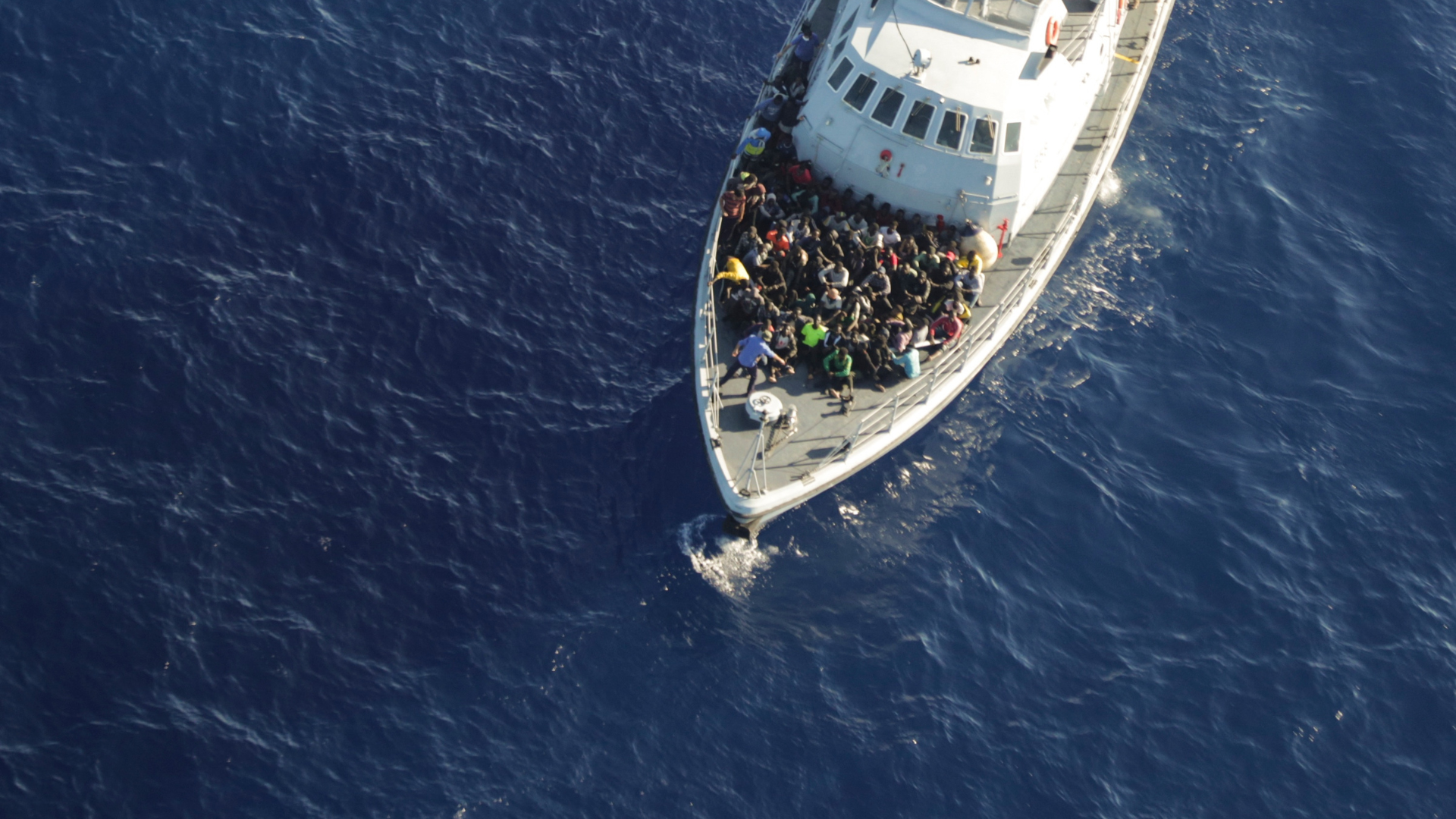 Talianska pobrežná stráž v noci na stredu zachránila nedávno viac než 1000 migrantov.