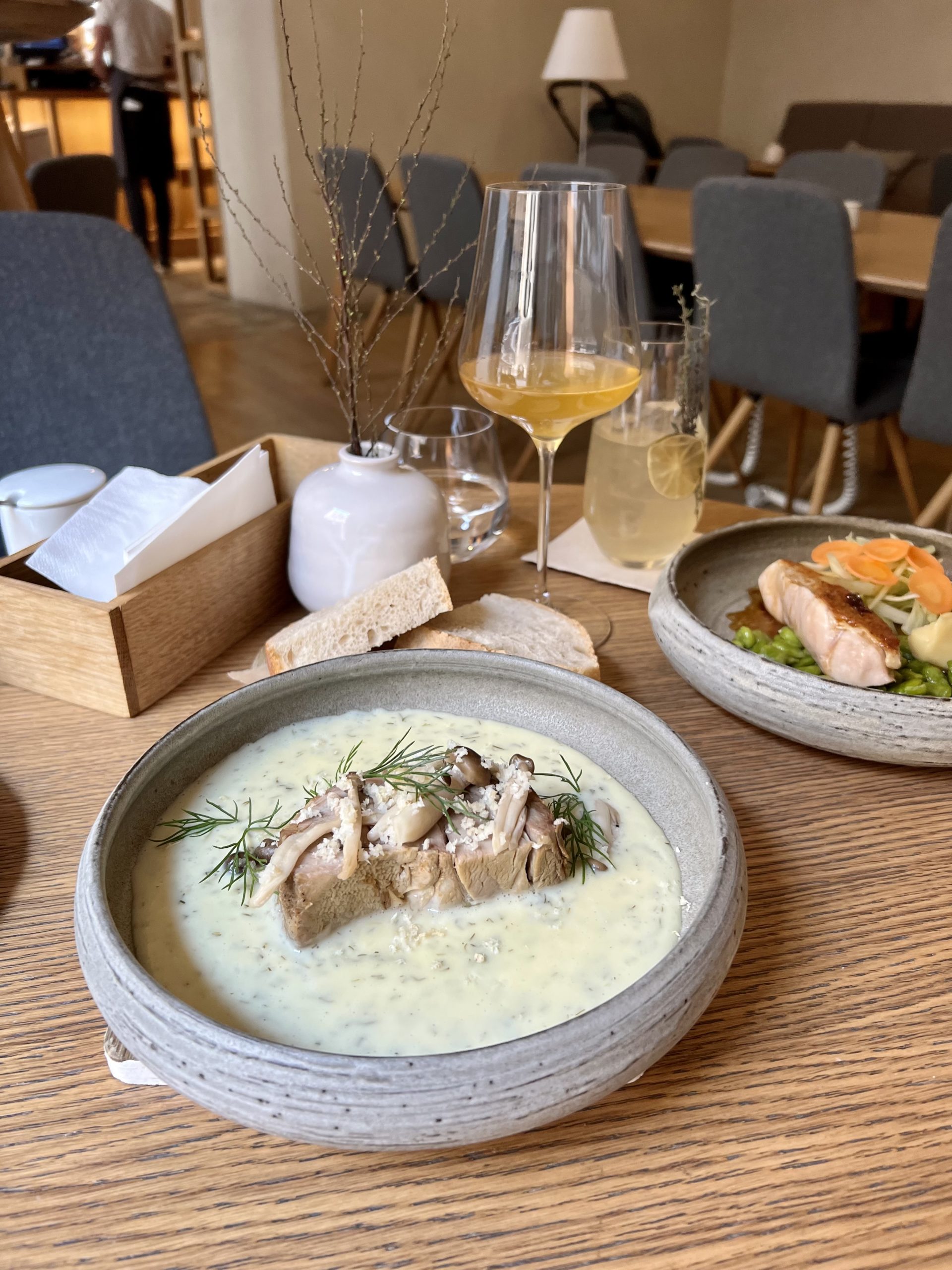 Nie je veľa miest v srdci Starého mesta, kde si vieš vychutnať kvalitnú obedovú ponuku.