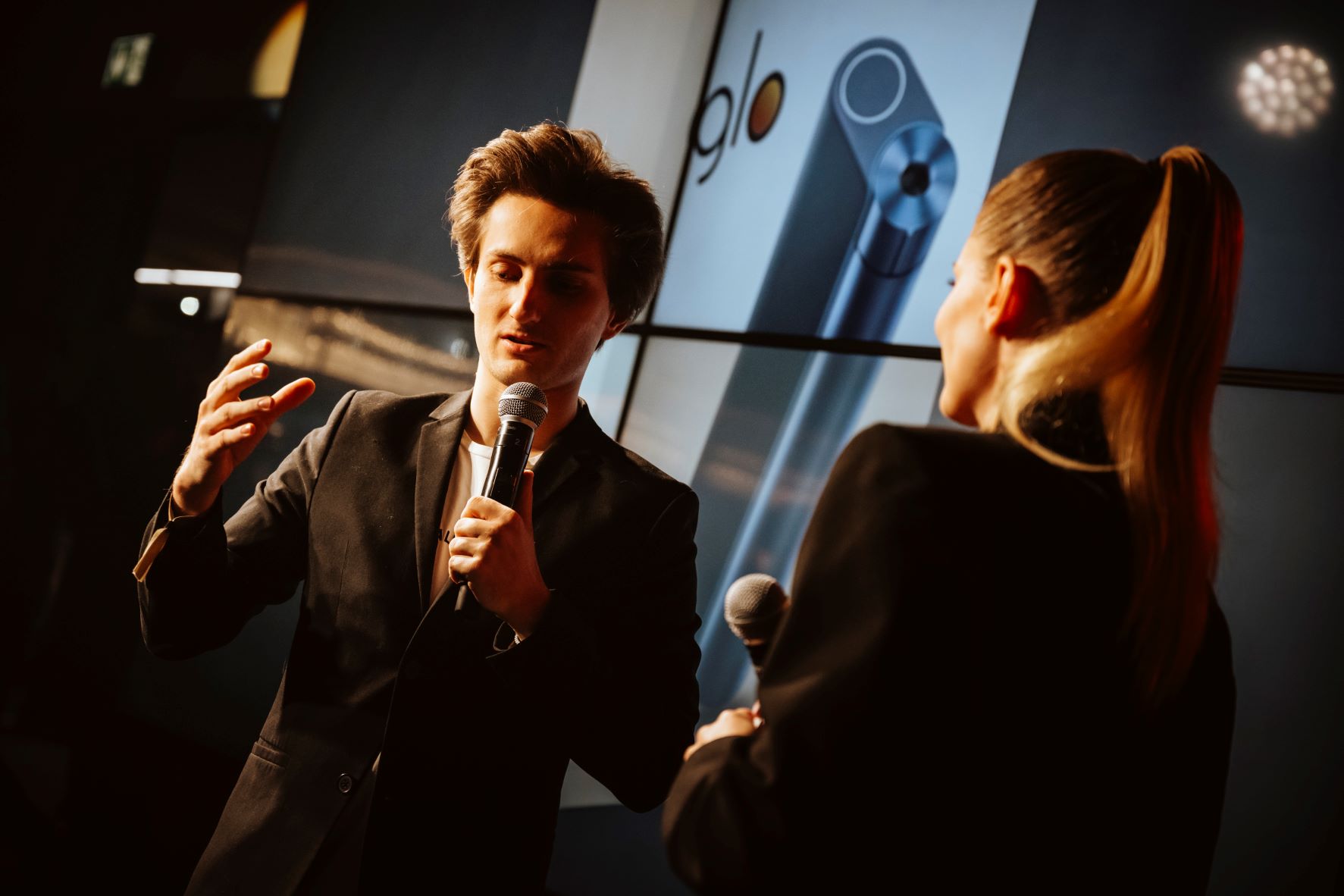 Filip Jančík a Becca na glo HYPER X2 párty