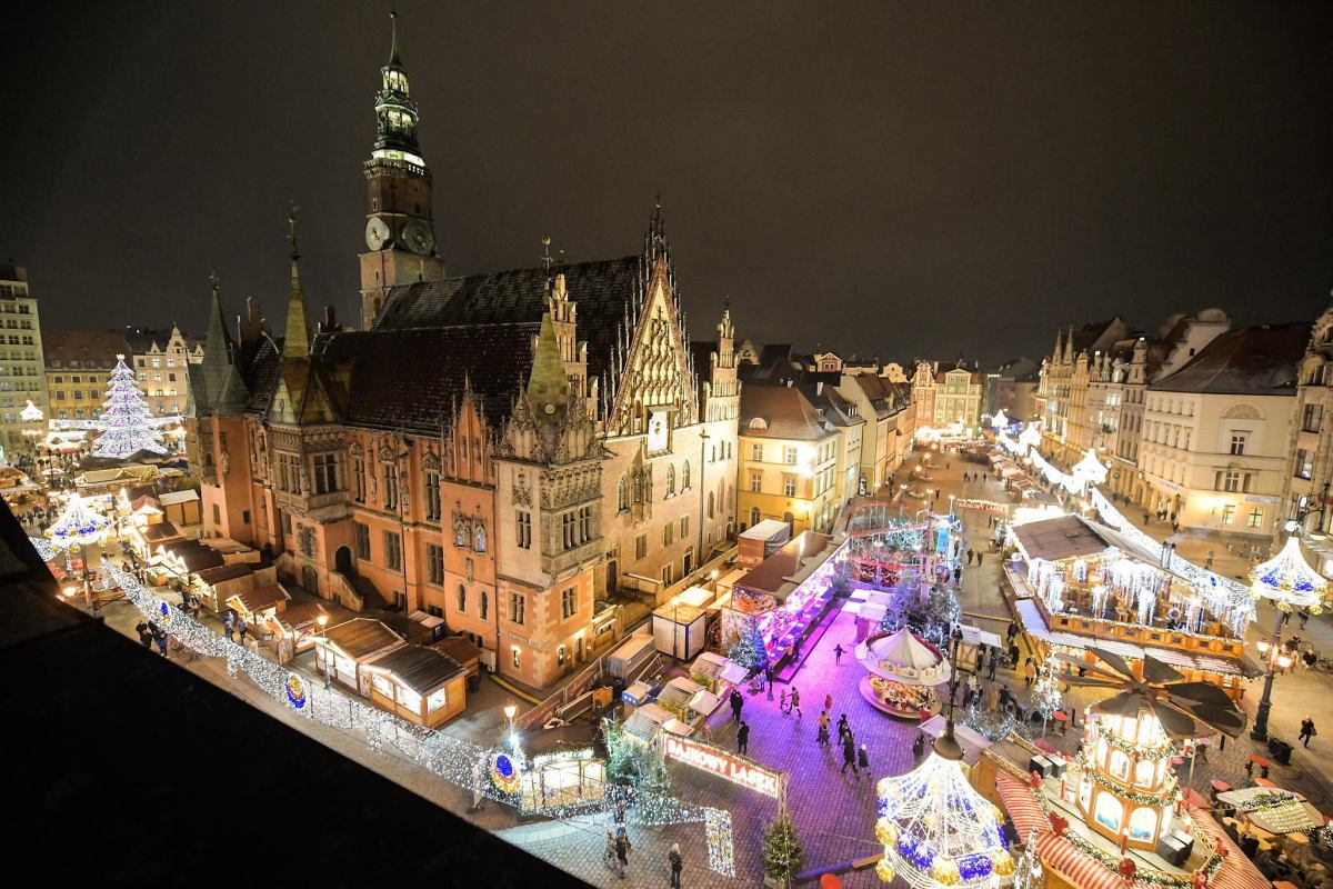 Vianočné trhy vo Wroclavi patria spolu s vianočnými trhmi v Krakove, v Gdansku, v Poznani a vo Varšave medzi najväčšie, najdlhšie vianočné trhy v Poľsku.