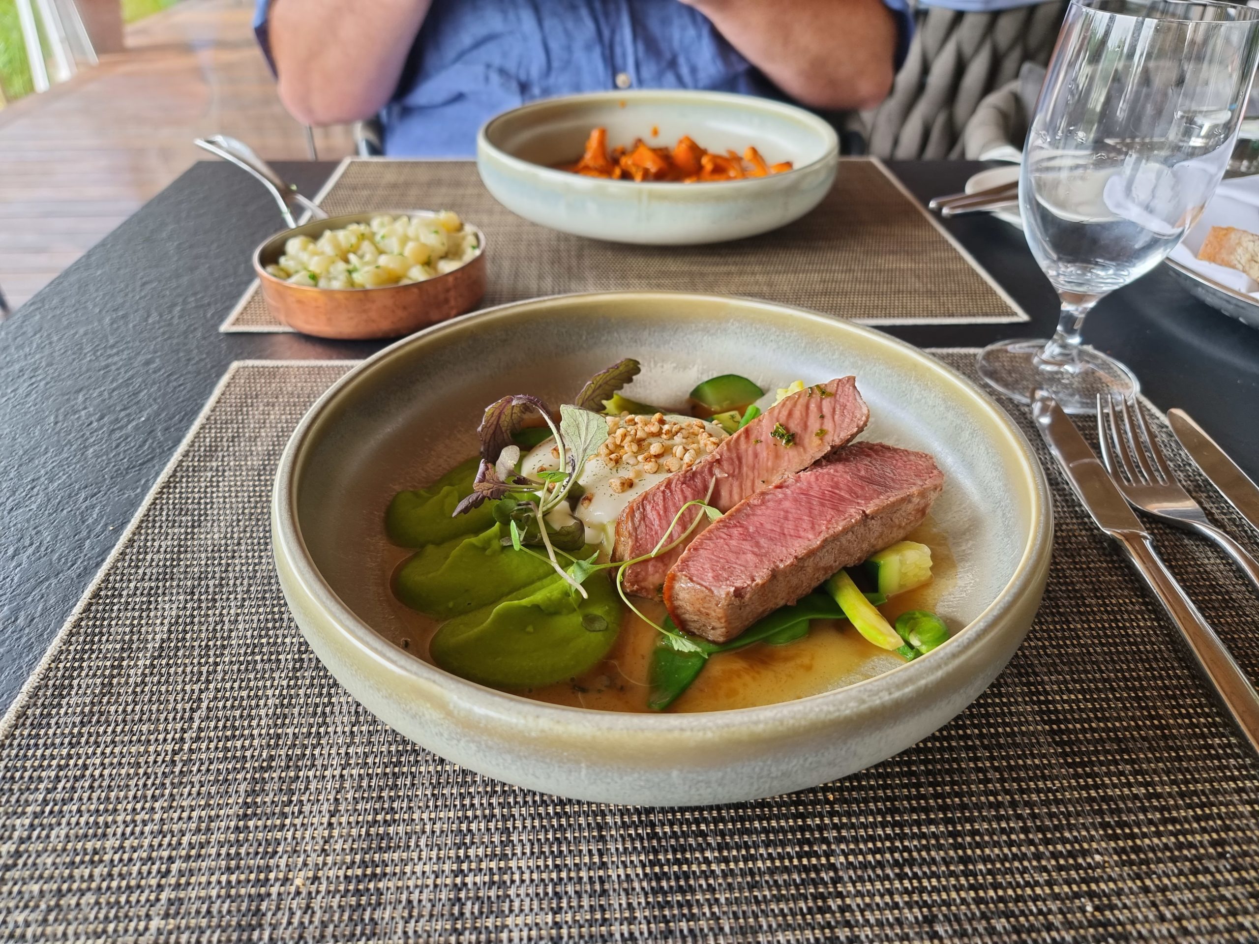 Pod taktovkou ikony slovenskej gastronómie Jarda Žídeka funguje už niekoľko rokov hotelová reštaurácia na nábreží Dunaja Riverbank.