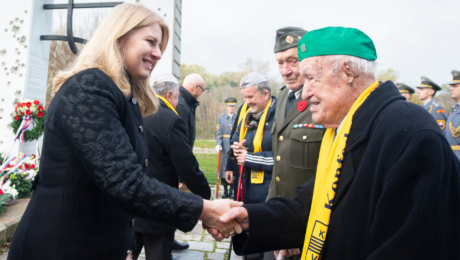 Na snímke prezidentka Zuzana Čaputová pri pamätníku Brána slobody na Devíne