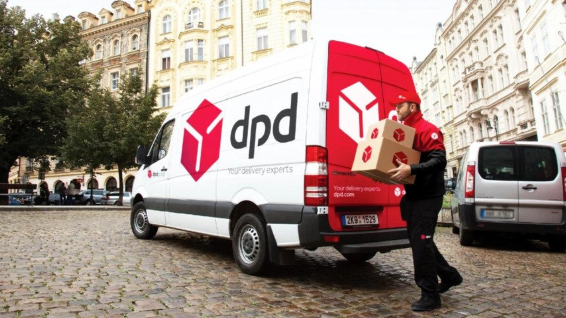 Kuriér nesie balík