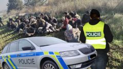 Policajtka stráži migrantov
