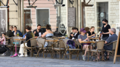 Zákazníci na terase