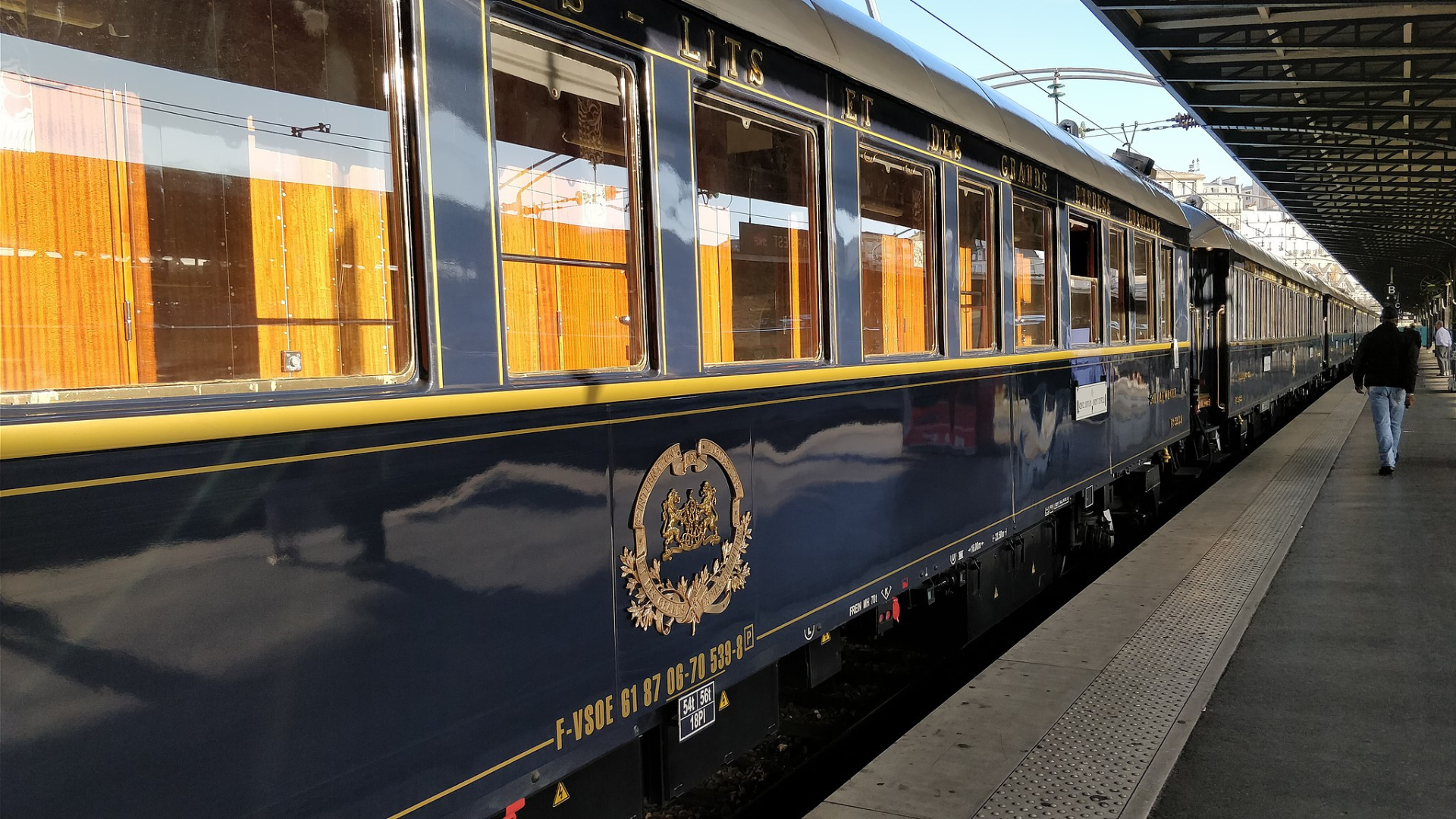 Vlak Orient Express na nádraží 