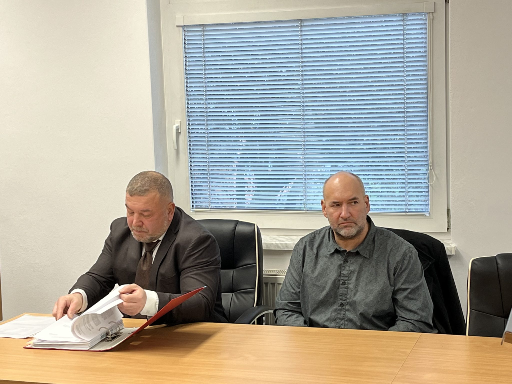 Hílek, Berlin Manson, útok