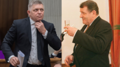 Robert Fico a Vladimír Mečiar si pripíja