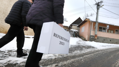 Urna s referendovými podpismi
