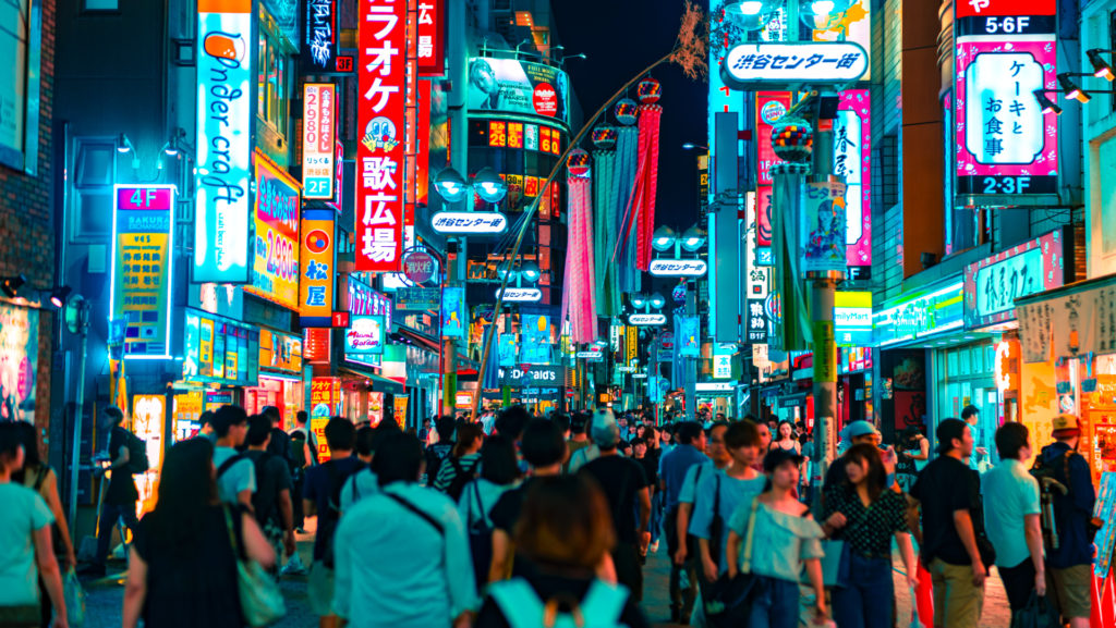 preplnená ulica v tokiu