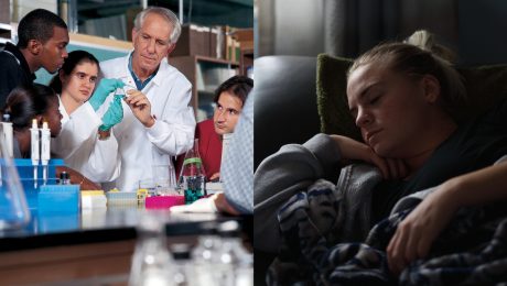 Vedci zisťujú výsledky zo skúmavky. Človek, blond vlasy, spí