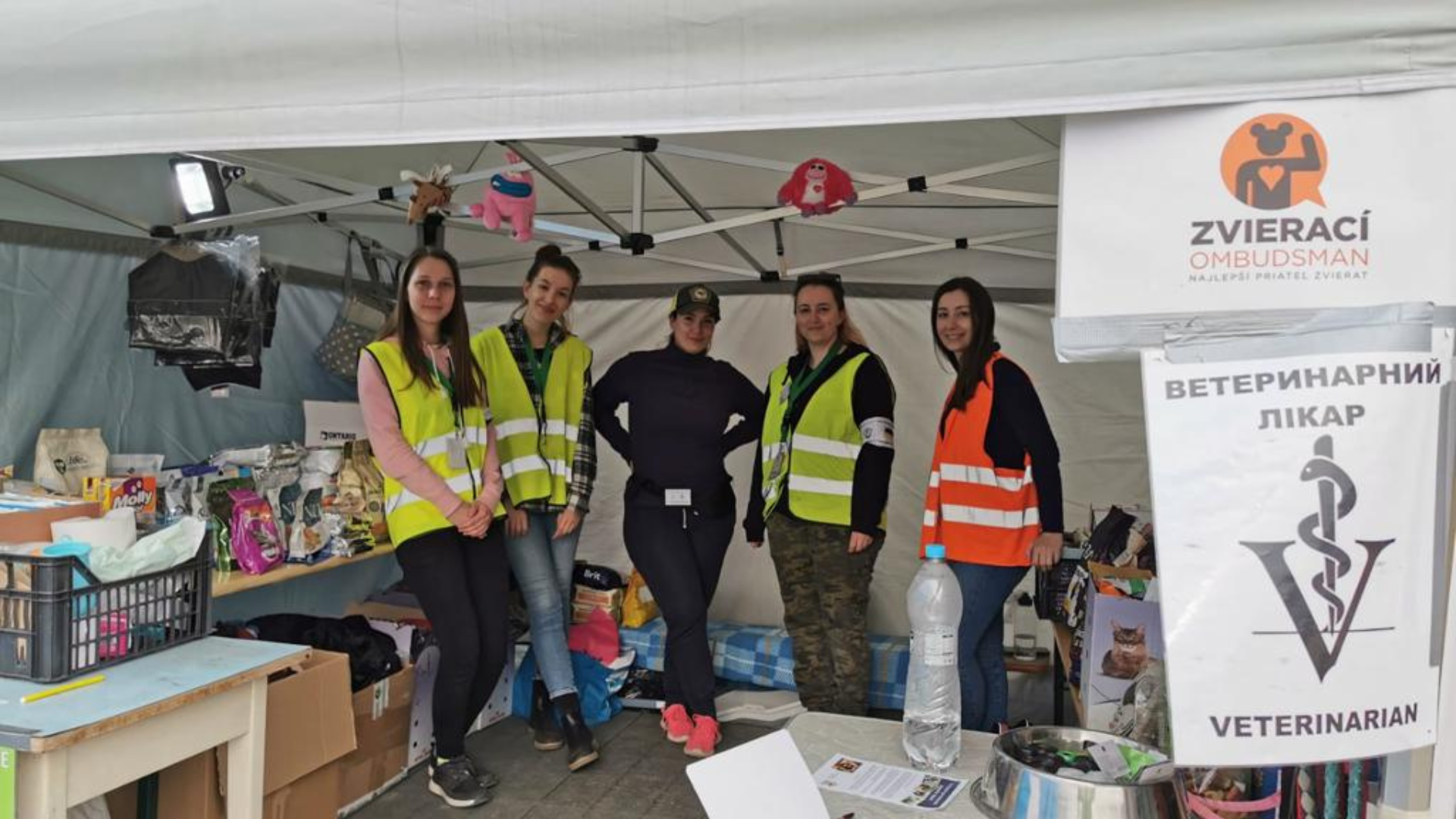 Ľudia z inštitútu Zvierací ombudsman