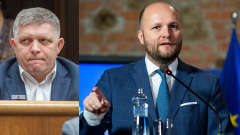 Robert Fico a Jaroslav Naď gestikulujú
