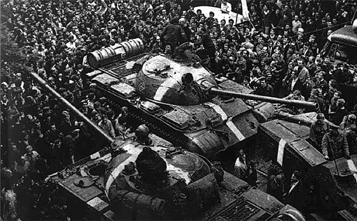 Sovietske tanky T-54 v Prahe v roku 1968 