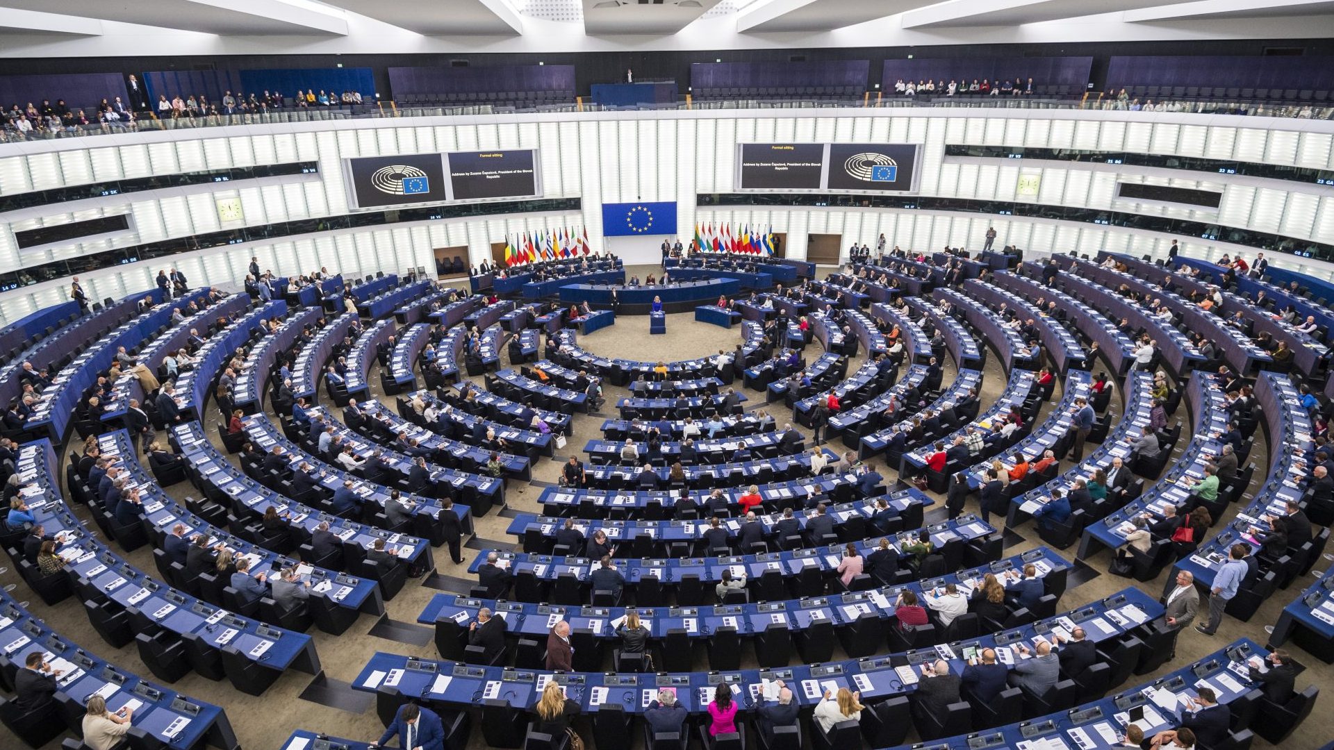 V Európskom parlamente zasadá 705 priamo volených poslancov.