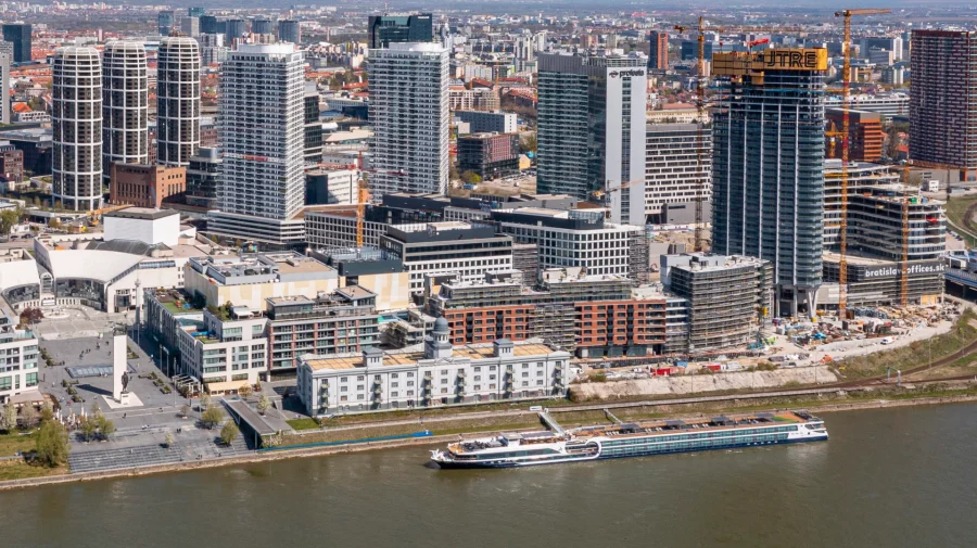 bratislava-scaled-1-e1666338328851-900×505