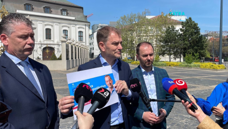 Roman Mikulec a Igor Matovič počas tlačovky