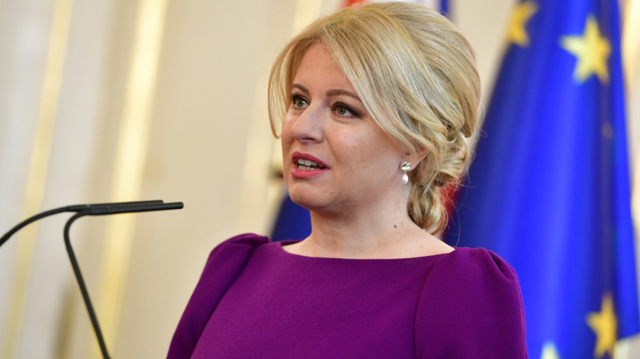 Prezidentka Zuzana Čaputová rozprava do mikrofonu