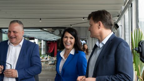 Jana Bittó Cigániková a Alojz Hlina sa rozprávajú