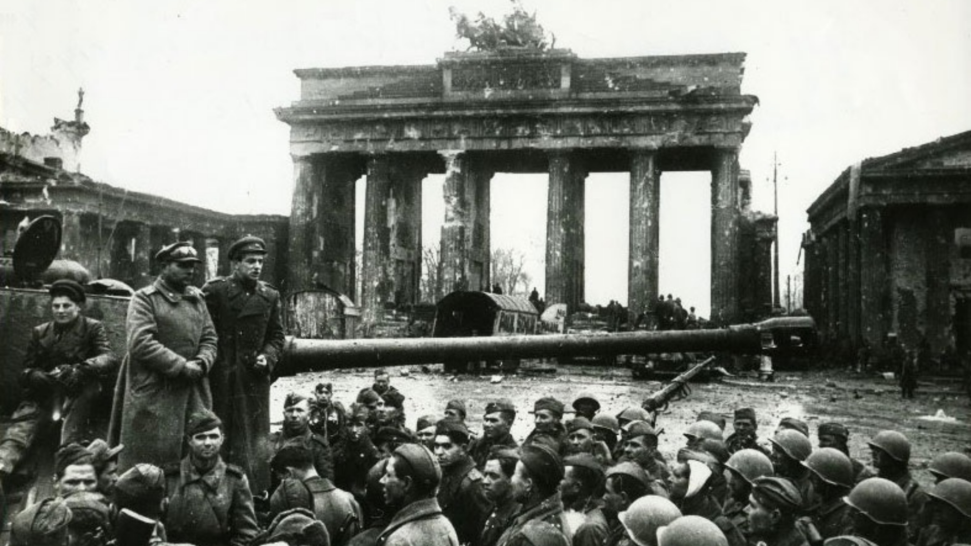 sovietski vojaci v berlíne
