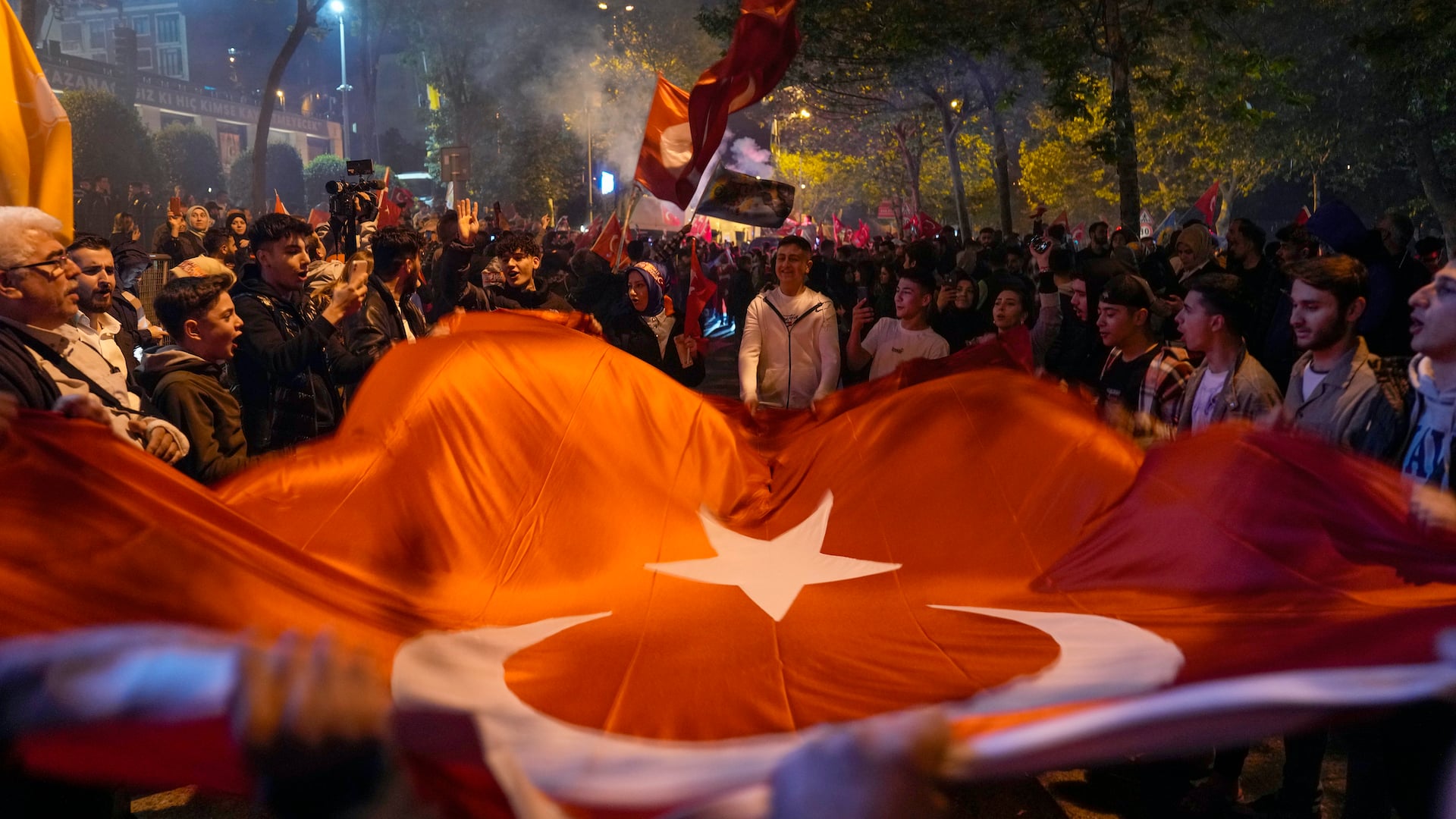 Všetky hlasy v Turecku sú takmer sčítané. Rozhodnuté ale nie je