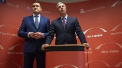 Na snímke vľavo predseda strany Šanca Viliam Novotný a vpravo predseda strany Most-Híd Béla Bugár počas tlačovej konferencie na tému: Dohoda o predvolebnej spolupráci medzi stranami Most-Híd a Šanca 21. novembra 2019 v Bratislave.