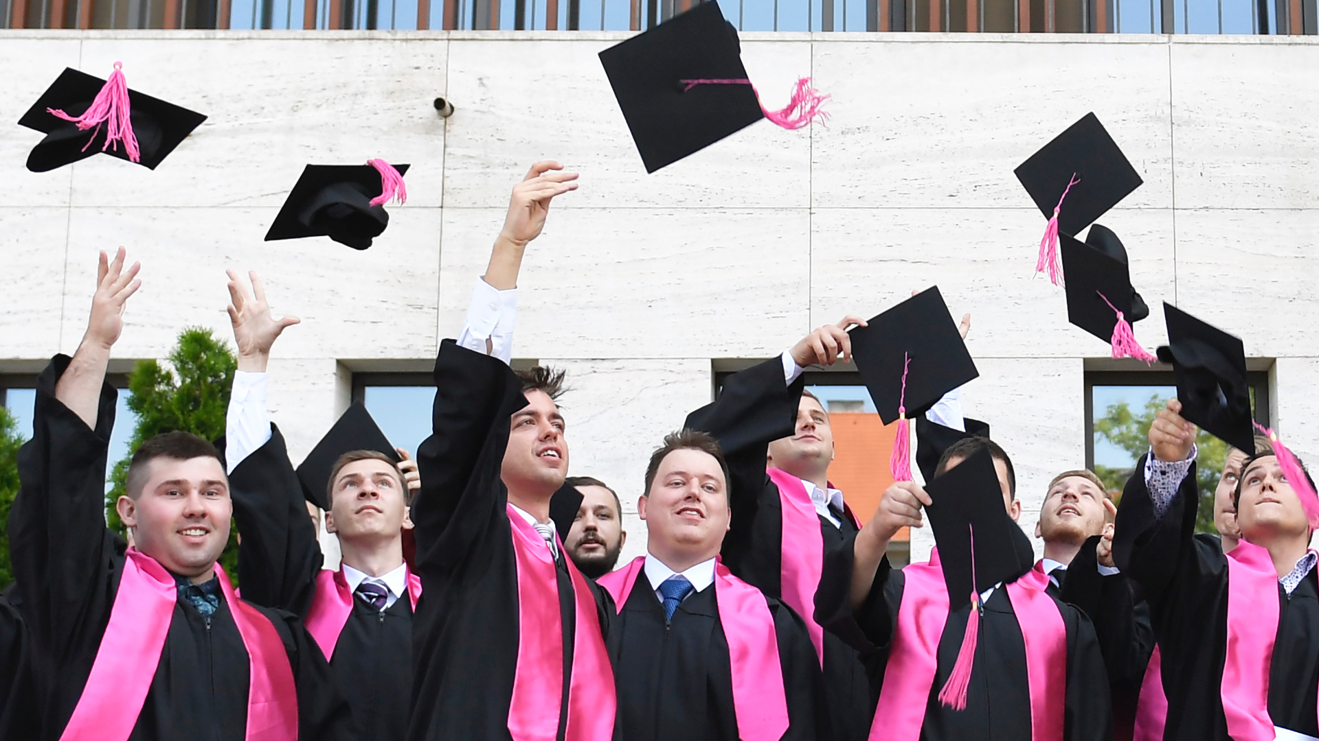 Diplomy, absolventi univerzity