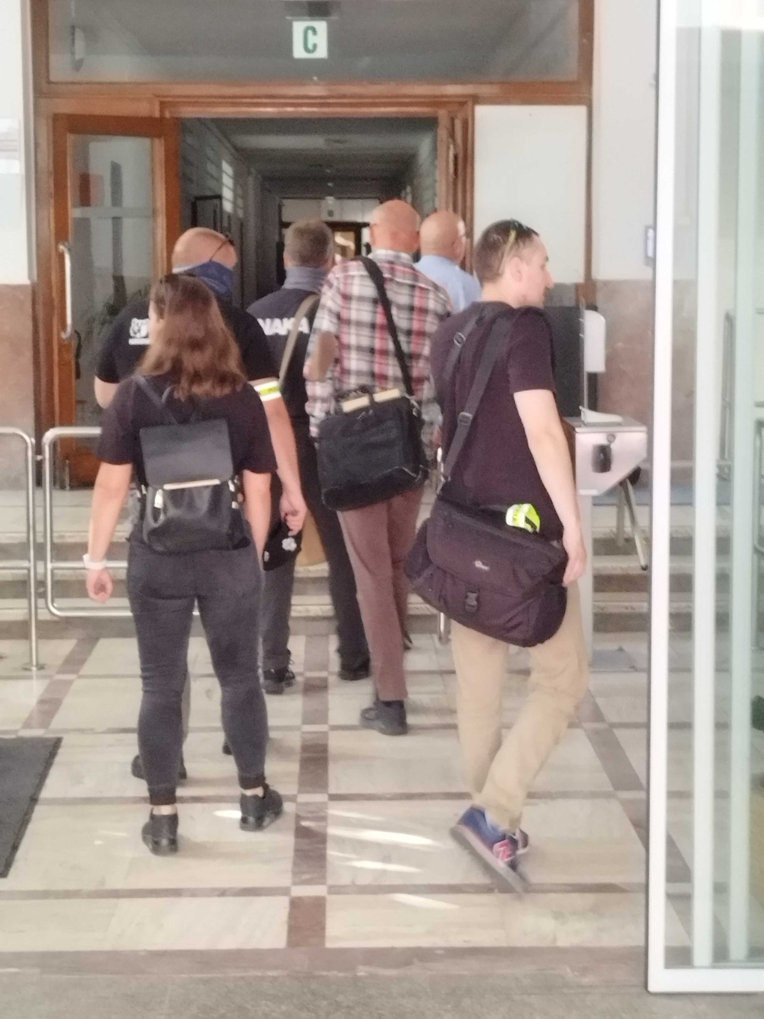 Príslušníci NAKA vstúpili do budovy ministerstva pôdohospodárstva.