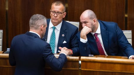 Šéf strany Hlas-SD Peter Pellegrini diskutuje s lídrom hnutia Sme rodina Borisom Kollárom