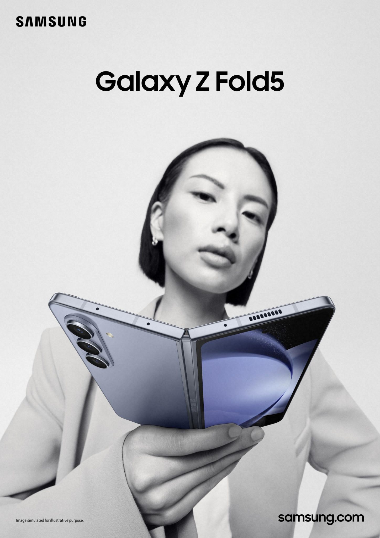 025_galaxy_z_fold5_lifestyle_visual_female_2_1p_rgb_230613_LI