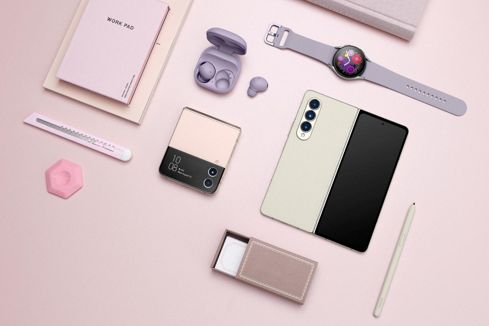 2-054_ecosystyem_galaxy_zfold4_beige_spen_zflip4_pinkgold_watch5_silver_buds2pro_borapurple_LI