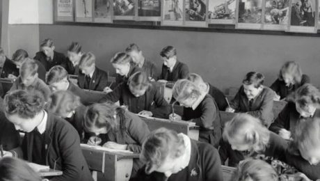 historická fotografia žiakov