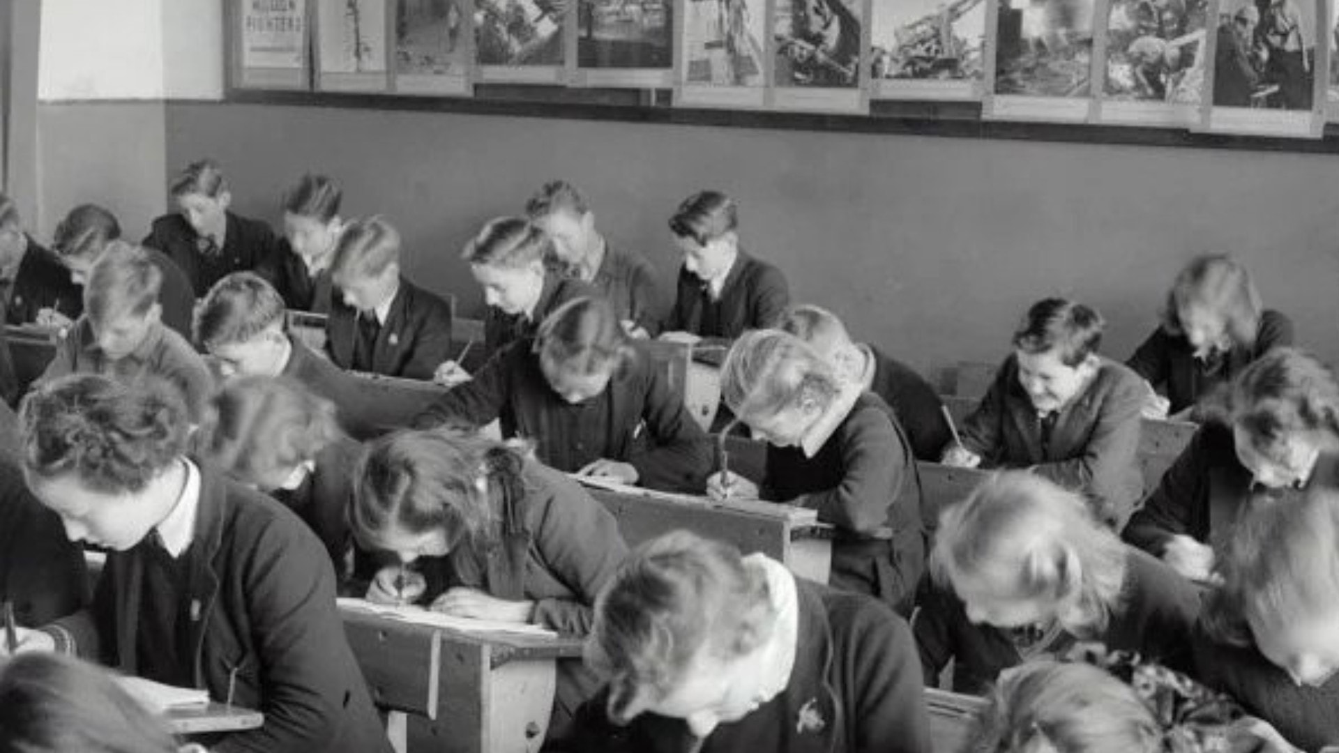 historická fotografia žiakov