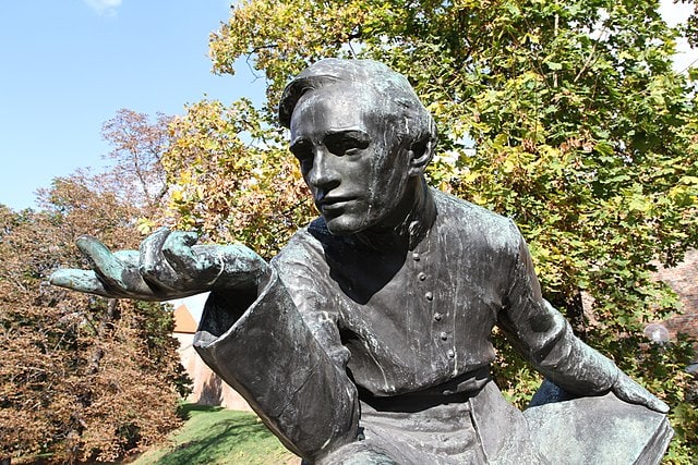 na snímke je socha Bernoláka