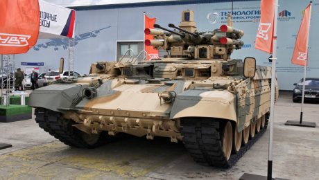 „Straší nepriateľa trasúcimi sa zbraňami.“ Ruský Terminátor je podľa expertov skôr do filmov ako do boja