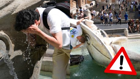 Muži sa chladia vo fontáne počas horúčav