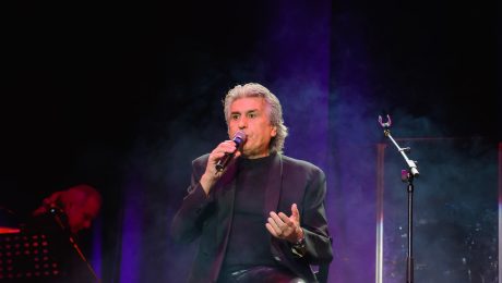 Toto Cutugno spies do mikrofónu