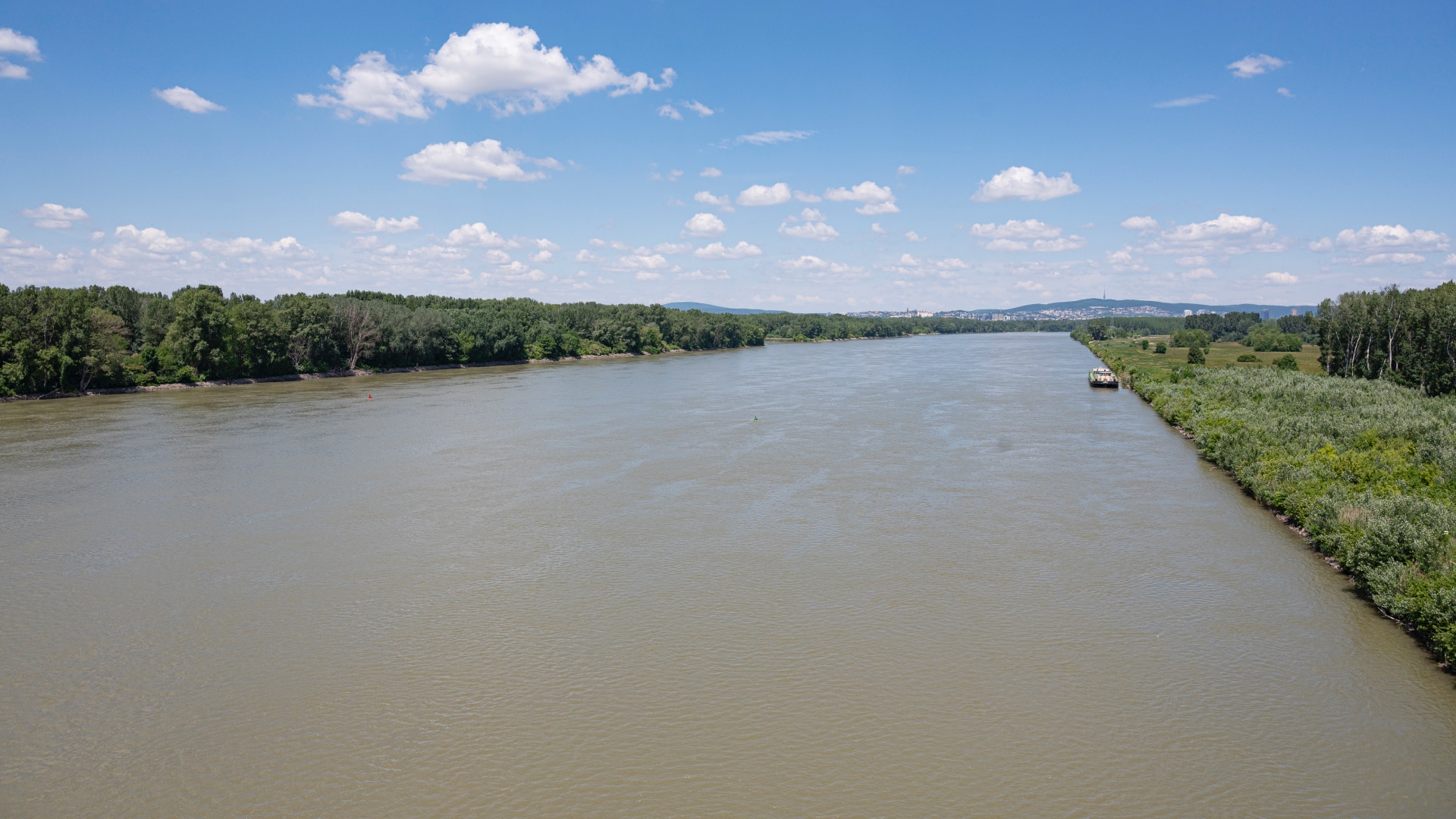 Rieka Dunaj, záber na rieku