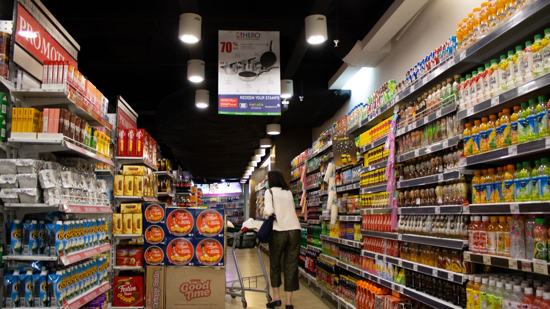 Potraviny, pani v predajni