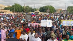 Rozsiahle demonštrácie po štátnom prevrate v Nigeri po hrozbe vojny v Afrike zo strany ECOWASu