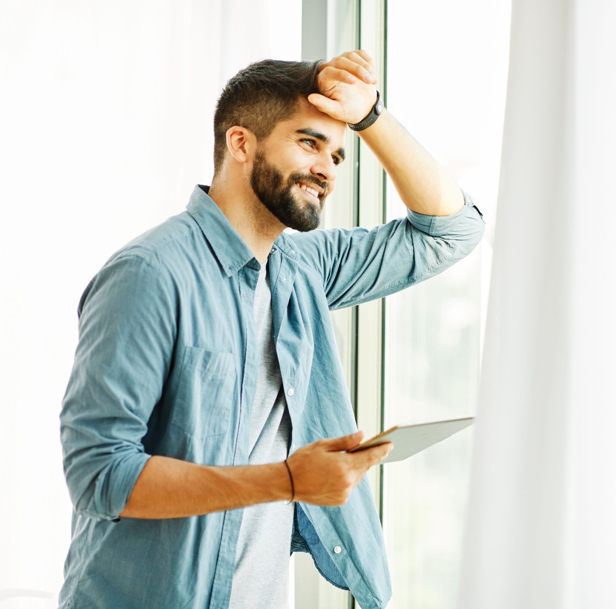 photodune-MFJ2SvBp-portrait-man-tablet-technology-male-computer-young-happy-lifestyle-handsome-smiling-digital-internet-xxl