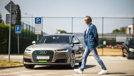 Viceprezident EHS Daniel Bercel a namontované predné brzdové svetlo