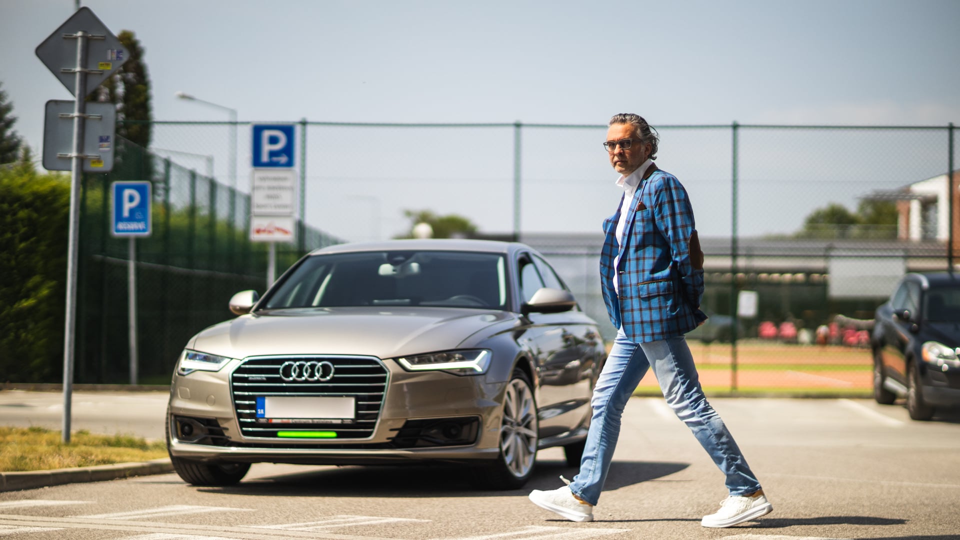 Viceprezident EHS Daniel Bercel a namontované predné brzdové svetlo