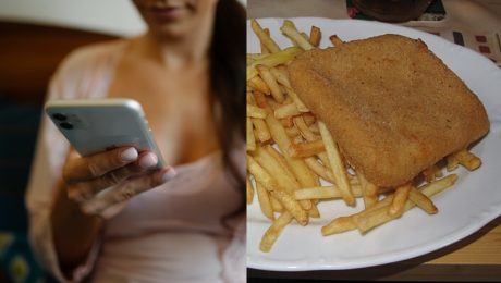 Na snímke je žena, ktorá drží telefón a vysmážaný syr