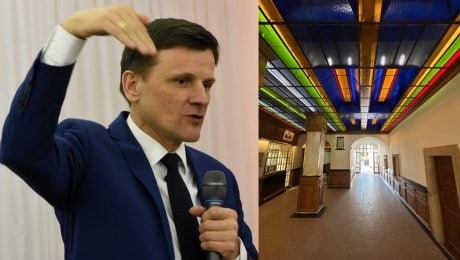 Alojz Hlina gestikuluje