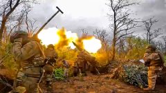 Ukrajinská protiofenzíva, ruskí vojaci pália zo svojej húfnice