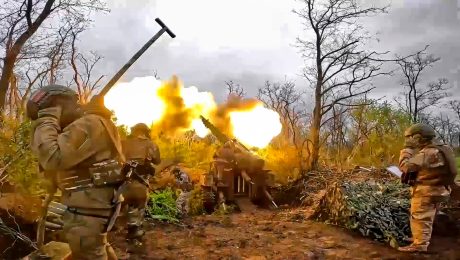 Ukrajinská protiofenzíva, ruskí vojaci pália zo svojej húfnice