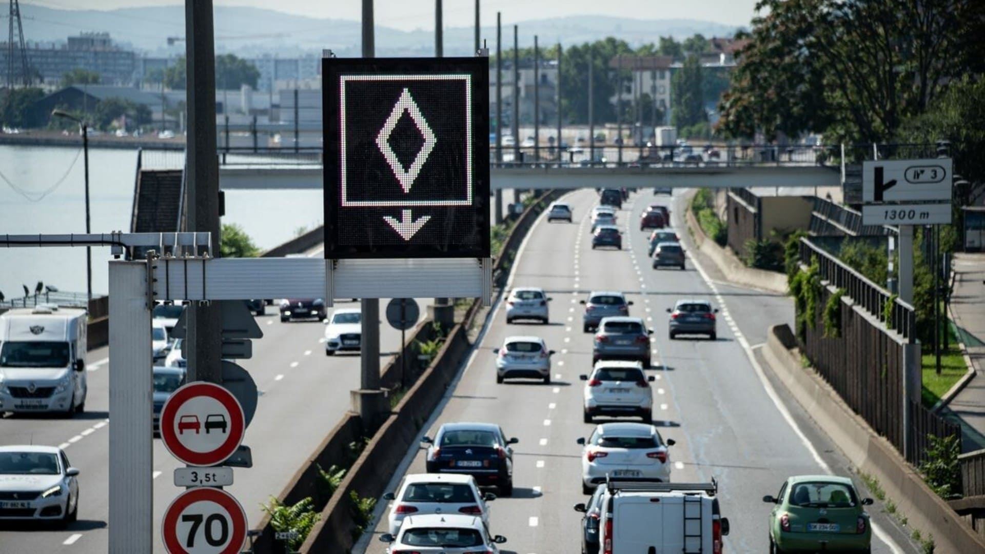 francúzsko dopravná značka cesta