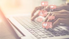 klávesnica, social media