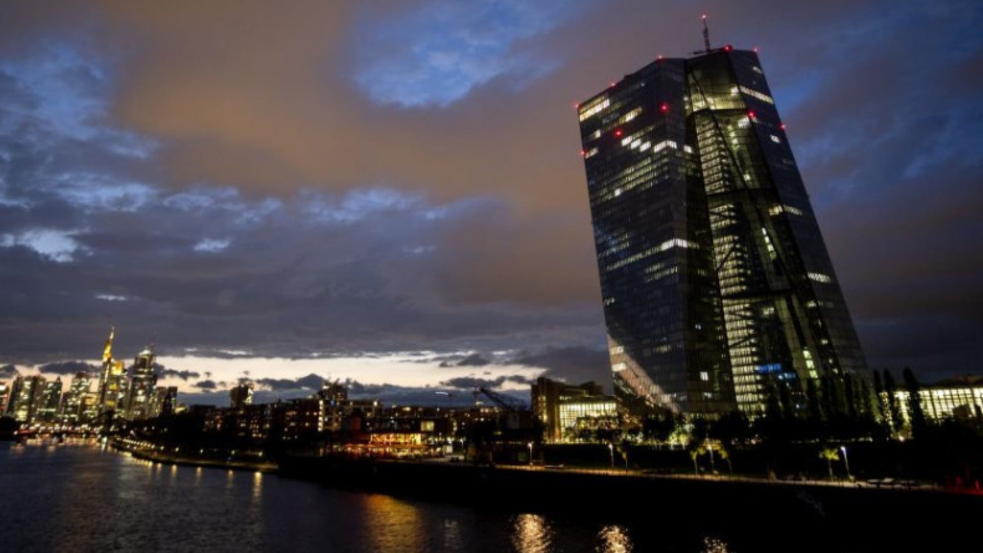 Na snímke budova Európskej centrálnej banky v nemeckom Frankfurte nad Mohanom